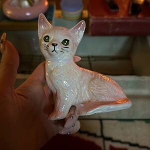 Porcelain white kitty